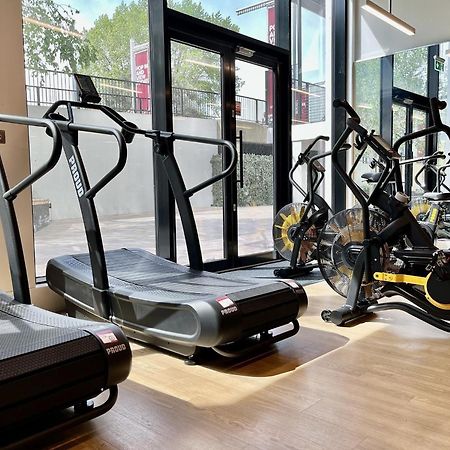 شقة Stylish Retreats On Olympic Way لندن المظهر الخارجي الصورة