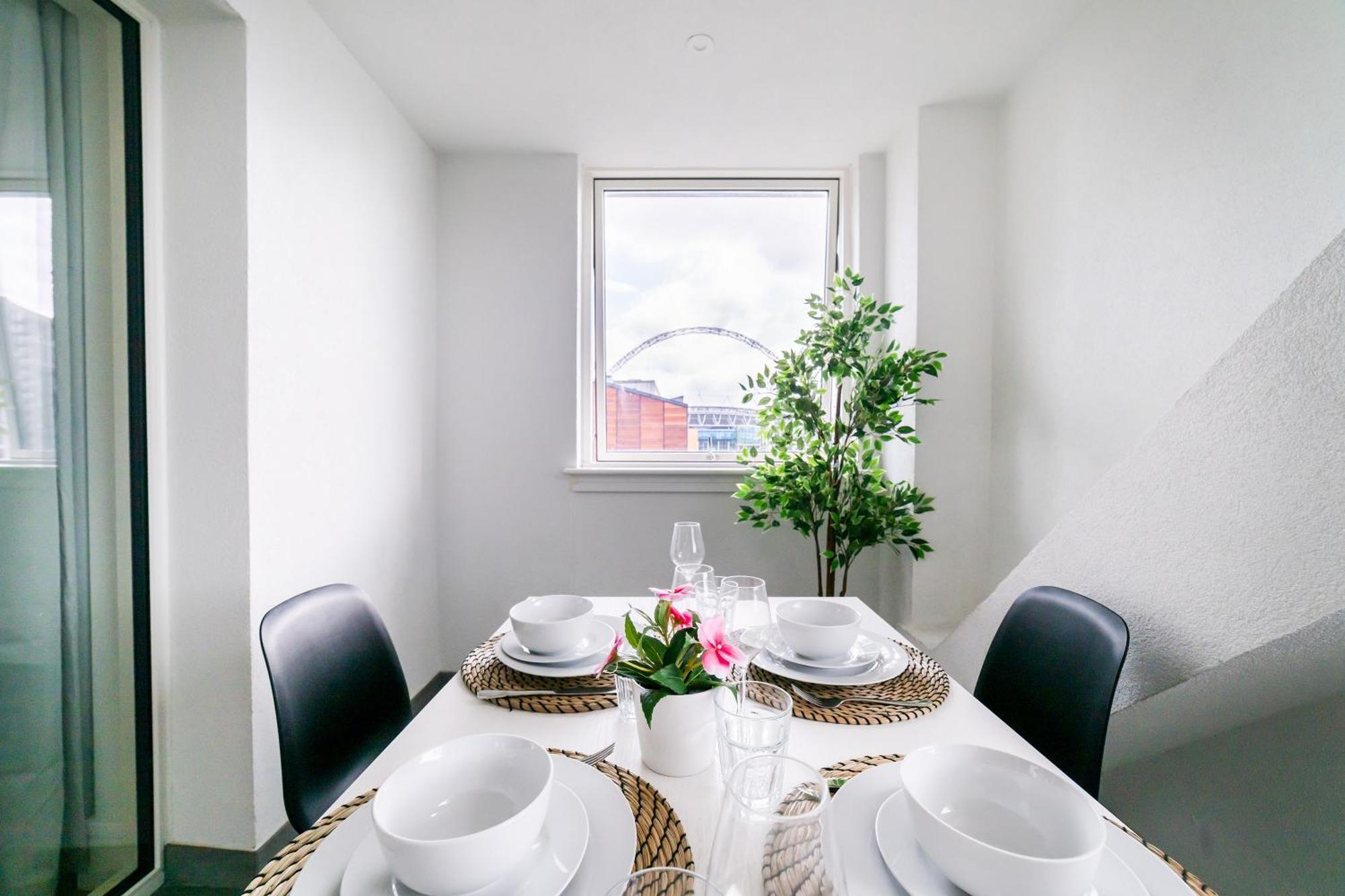 شقة Stylish Retreats On Olympic Way لندن المظهر الخارجي الصورة